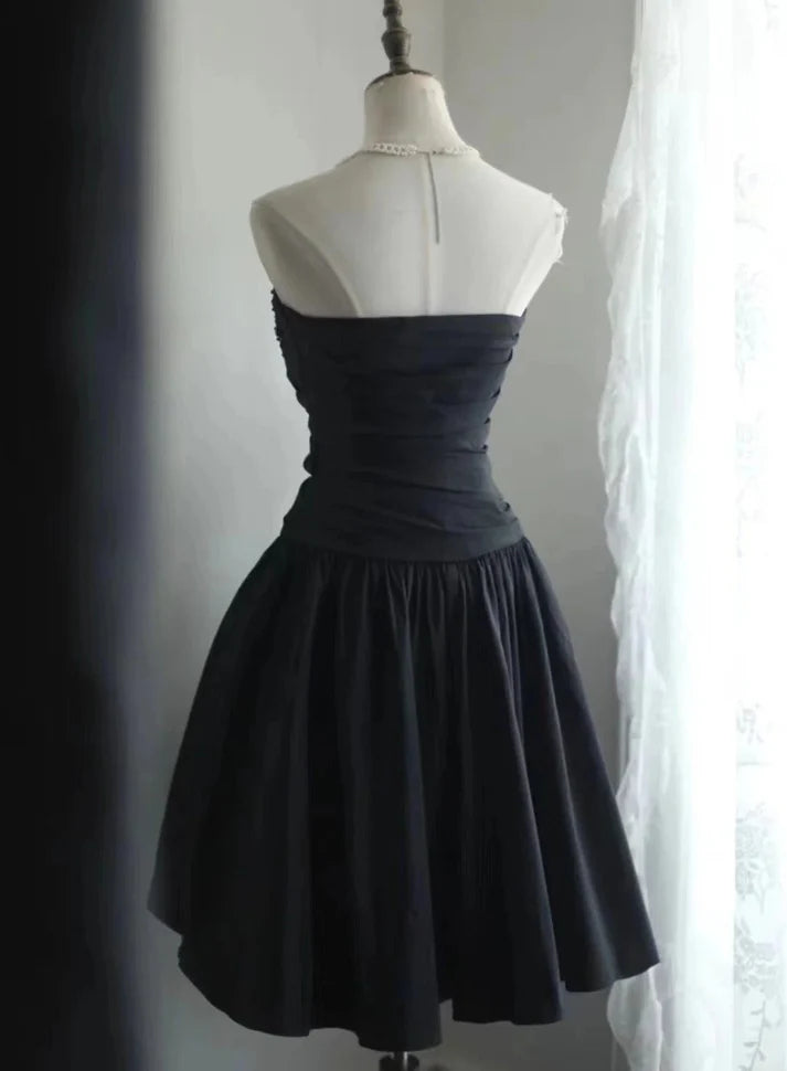 A-line Sweetheart Neck Beaded Pleated Taffeta Black Short Party Dress