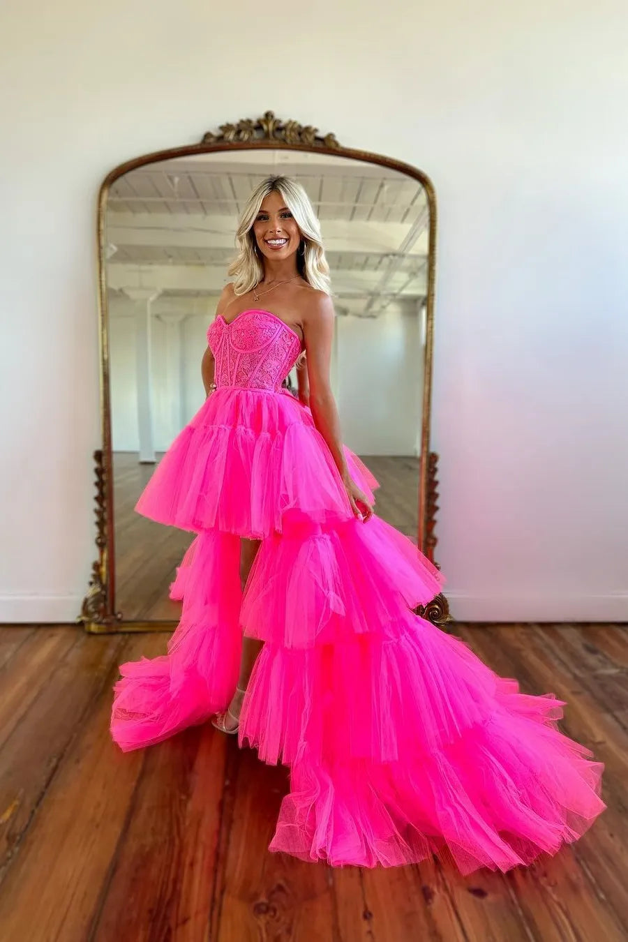 Beautiful A-Line Sweetheart Sleeveless Lace Sweep/Brush Train Prom Dress