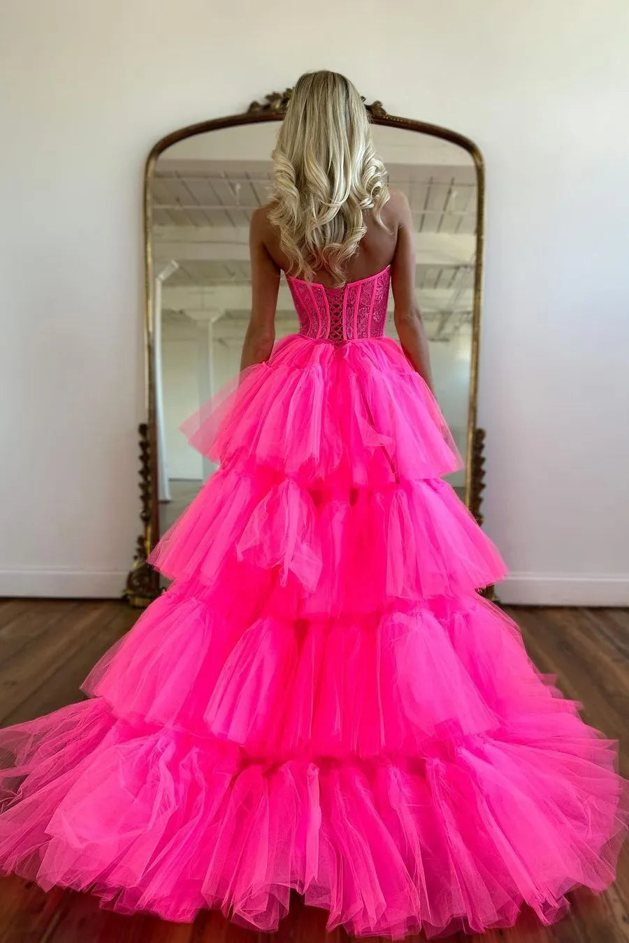Beautiful A-Line Sweetheart Sleeveless Lace Sweep/Brush Train Prom Dress