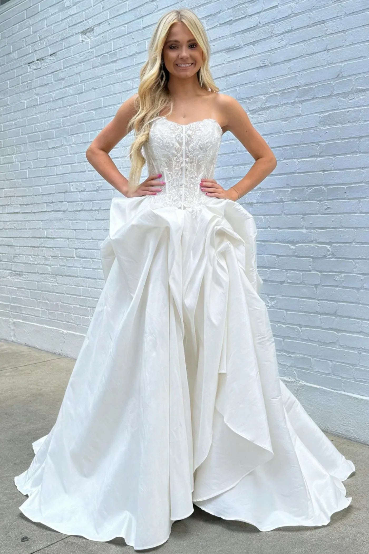 Beautiful A Line Sweetheart Corset Lace Applique White Floor Length Prom Dress