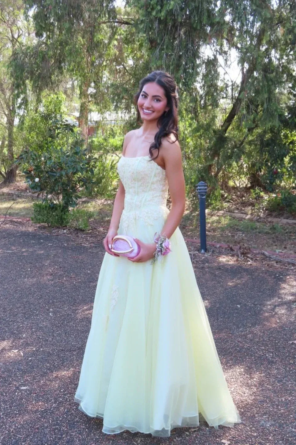 Charming A-line Strapless Sleeveless Appliqu¨¦ Tulle Floor-Length Prom Dress