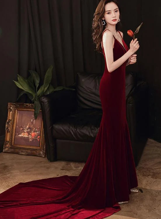 Charming Mermaid V-Neck Velvet Burgundy Prom Dress With Train