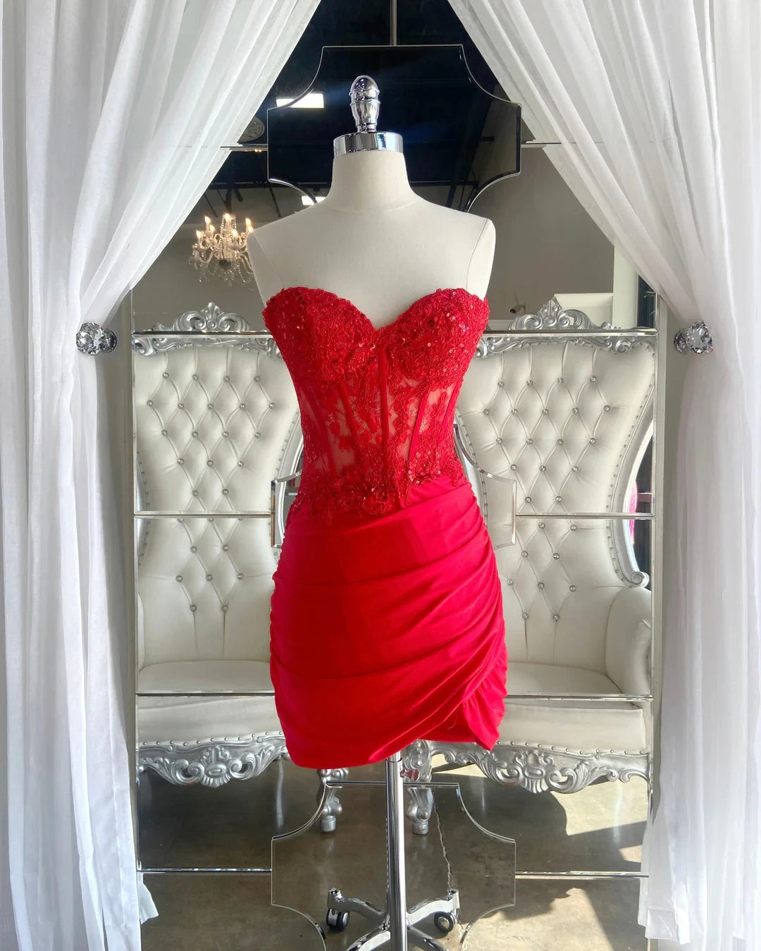 Charming Bodycon Sweetheart Corset Appliqued Corset Ruched Red Short Homecoming Dresses