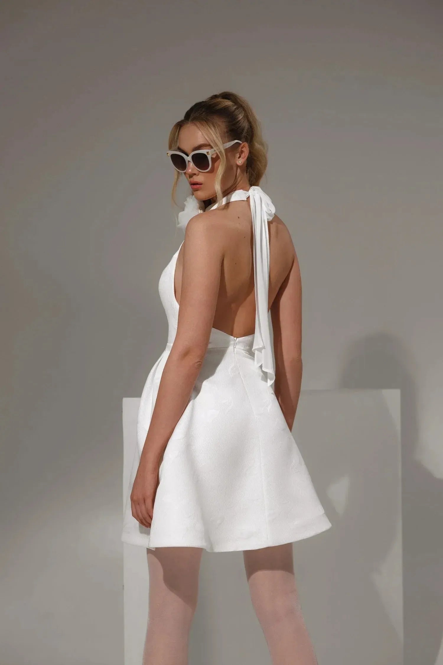 Chic A-Line Halter 3D Flower Open-Back White Short Homecoming Dress
