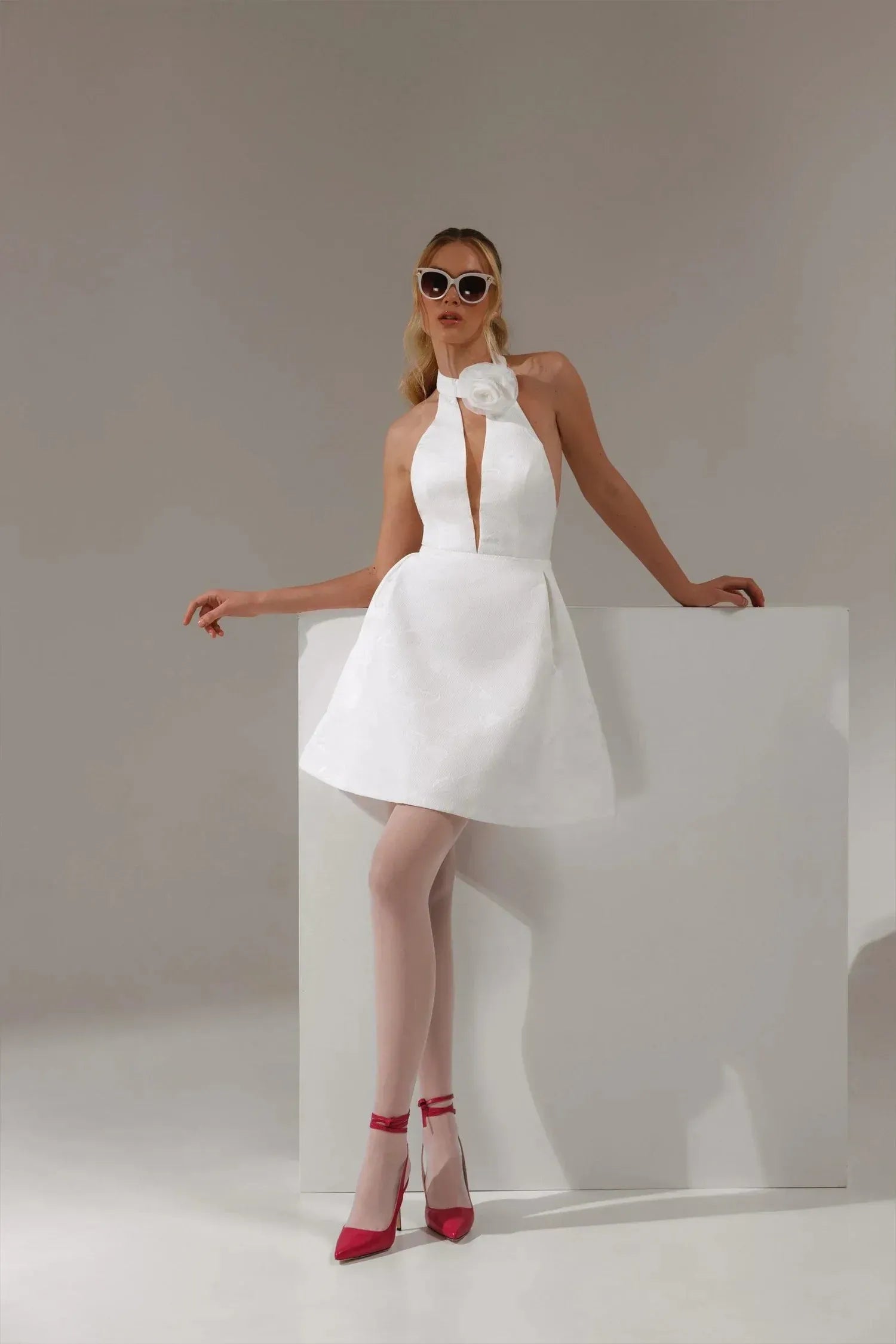 Chic A-Line Halter 3D Flower Open-Back White Short Homecoming Dress