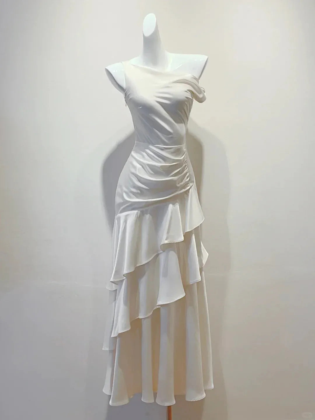 Chic Mermaid Asymmetrical-Neck Sleeveless Tiered White Long Prom Dress for Women Ready to Ship