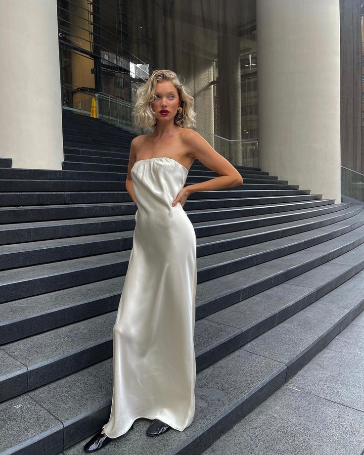 Chic Mermaid/Trumpet Strapless Sleeveless Satin Floor-Length Prom Dress