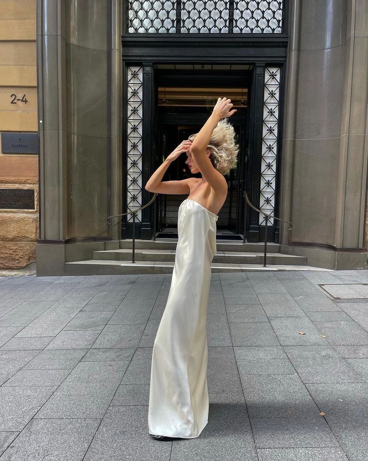 Chic Mermaid/Trumpet Strapless Sleeveless Satin Floor-Length Prom Dress