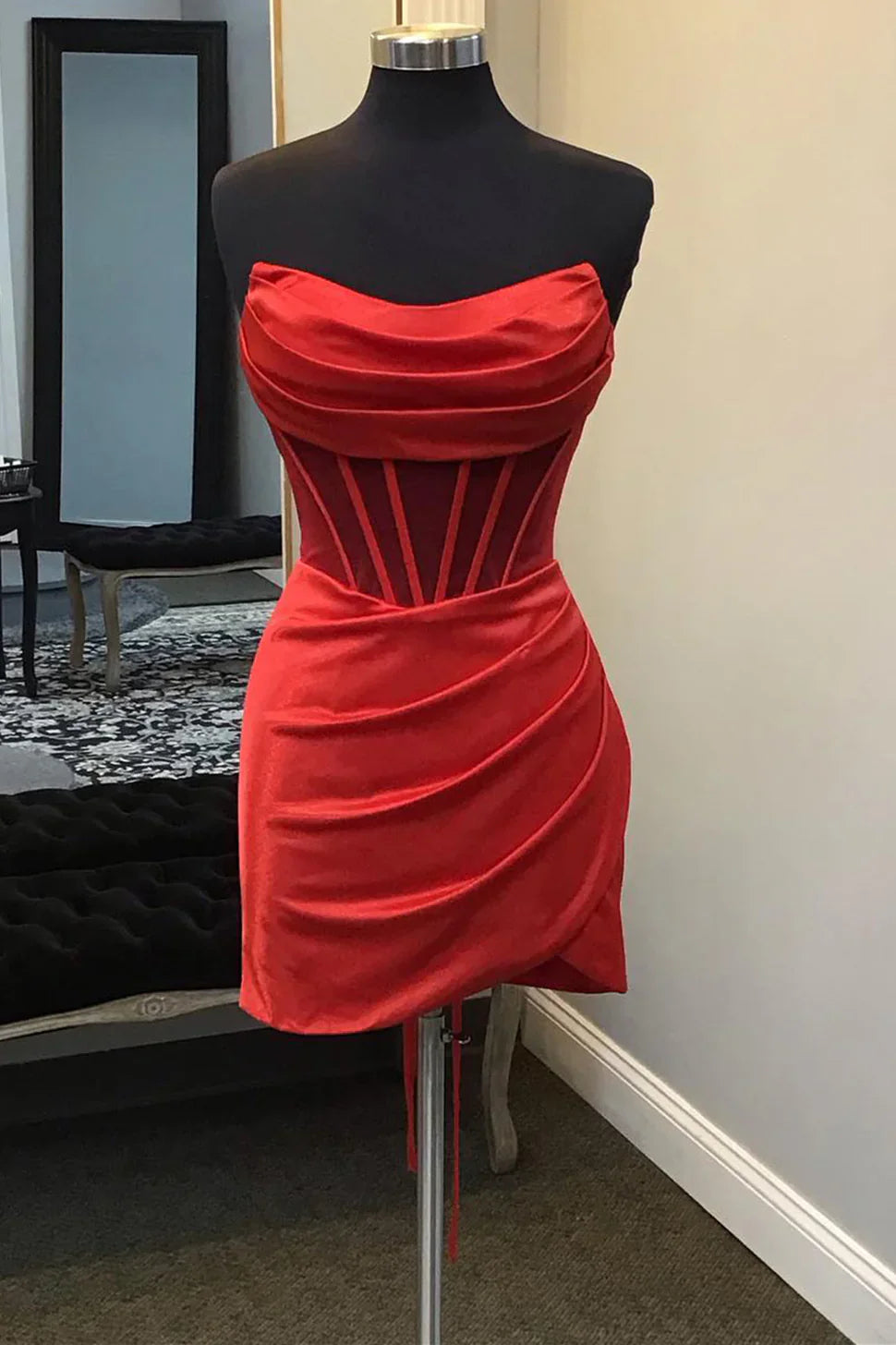 Chic Sheath/Column Strapless Sleeveless Backless Short-Mini Homecoming Dress