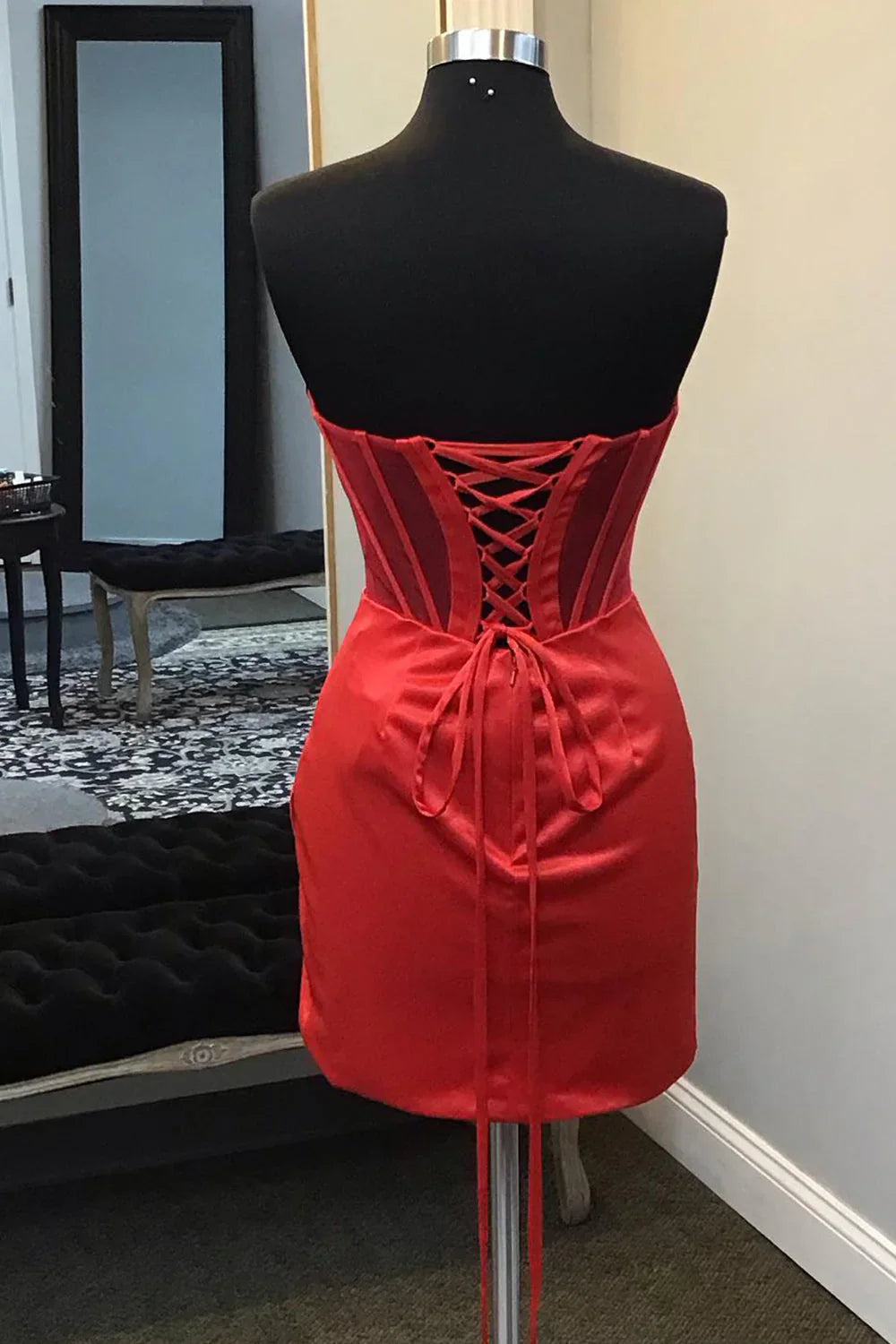 Chic Sheath/Column Strapless Sleeveless Backless Short-Mini Homecoming Dress