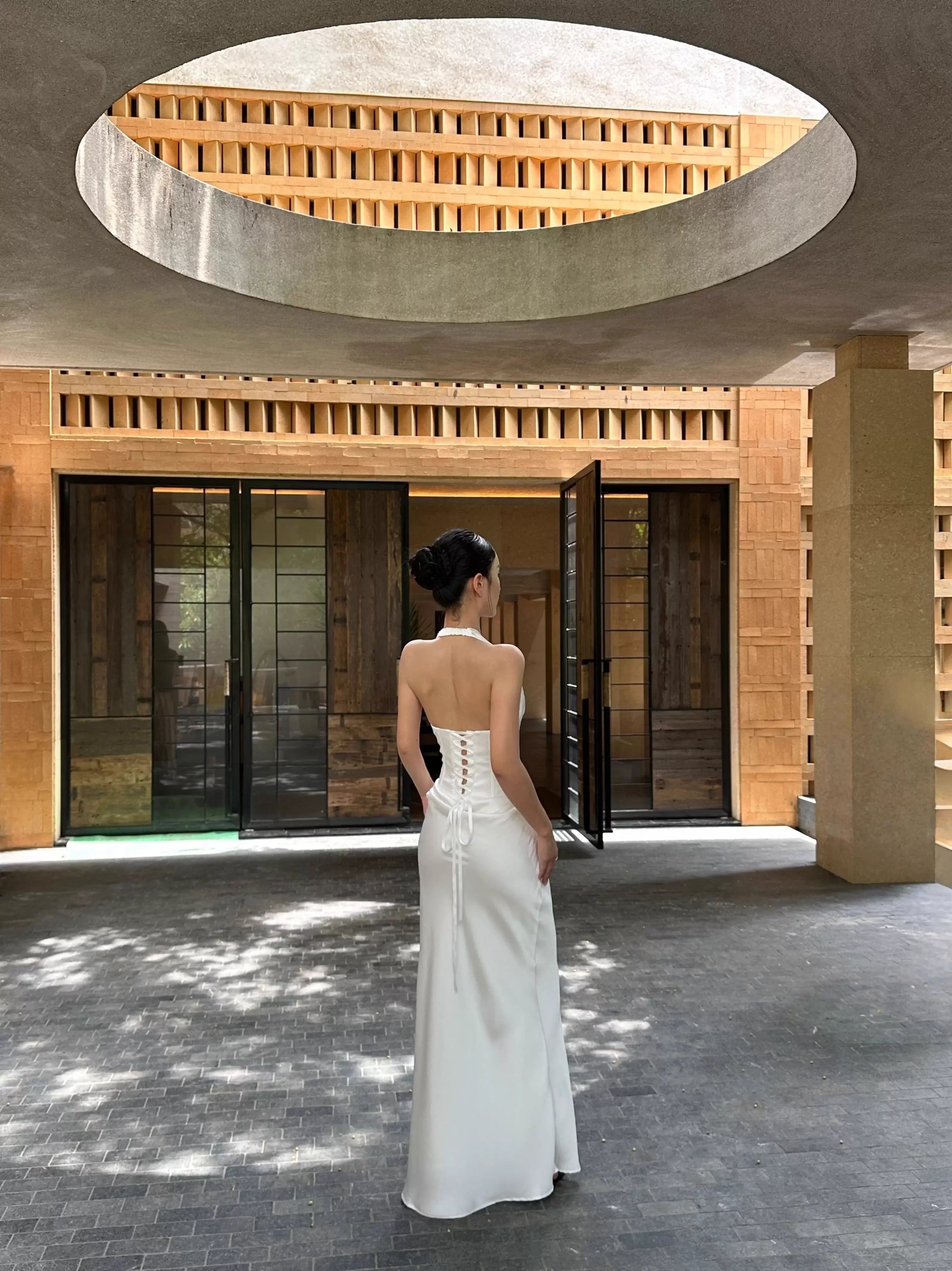 Chic Sheath Halter Neck Sleeveless Lace-up White Maxi Prom Dress For Women Ready To Ship