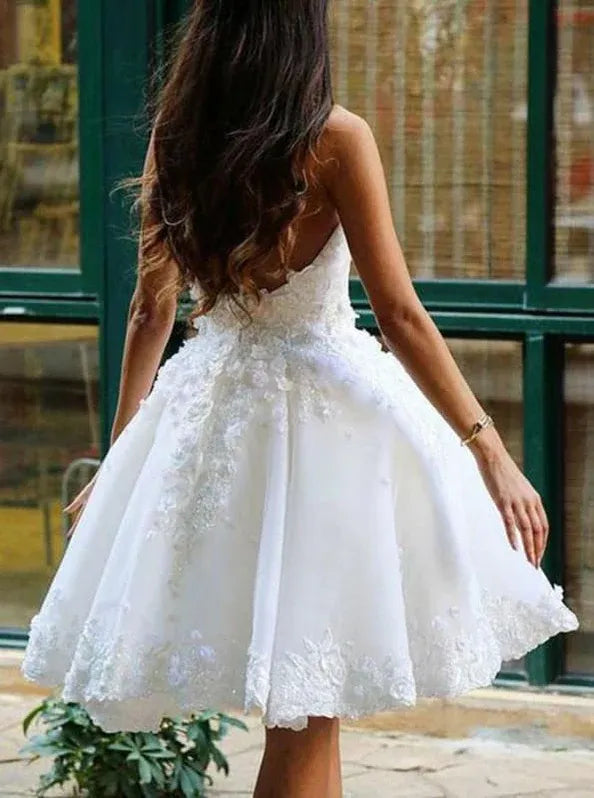 Chic A-Line Sweetheart White Lace Knee-Length Homecoming Dress With 3D Floral Appliques