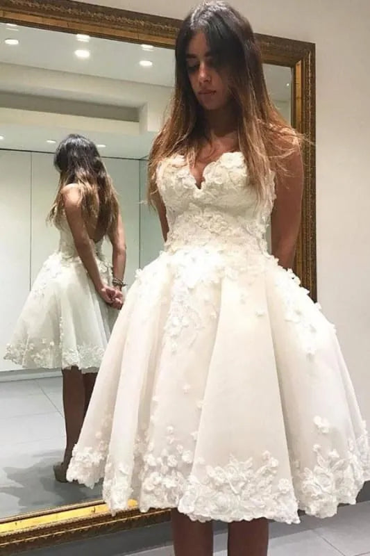 Chic A-Line Sweetheart White Lace Knee-Length Homecoming Dress With 3D Floral Appliques