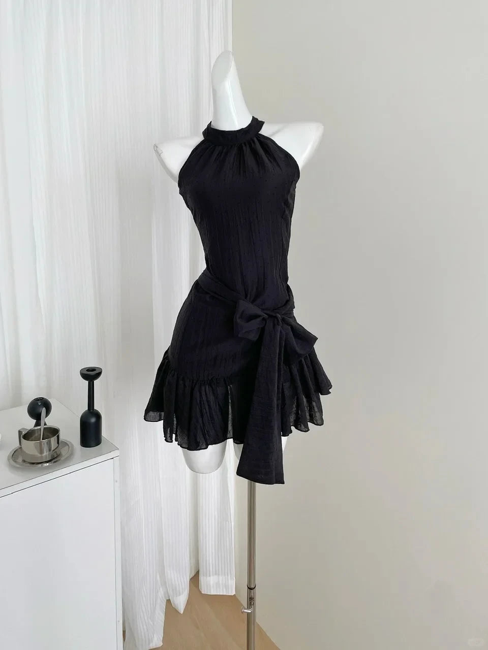 Chic A-Line Halter Ruffled Tie Wasit Black Short Homecoming Dress With Ruffle Hem