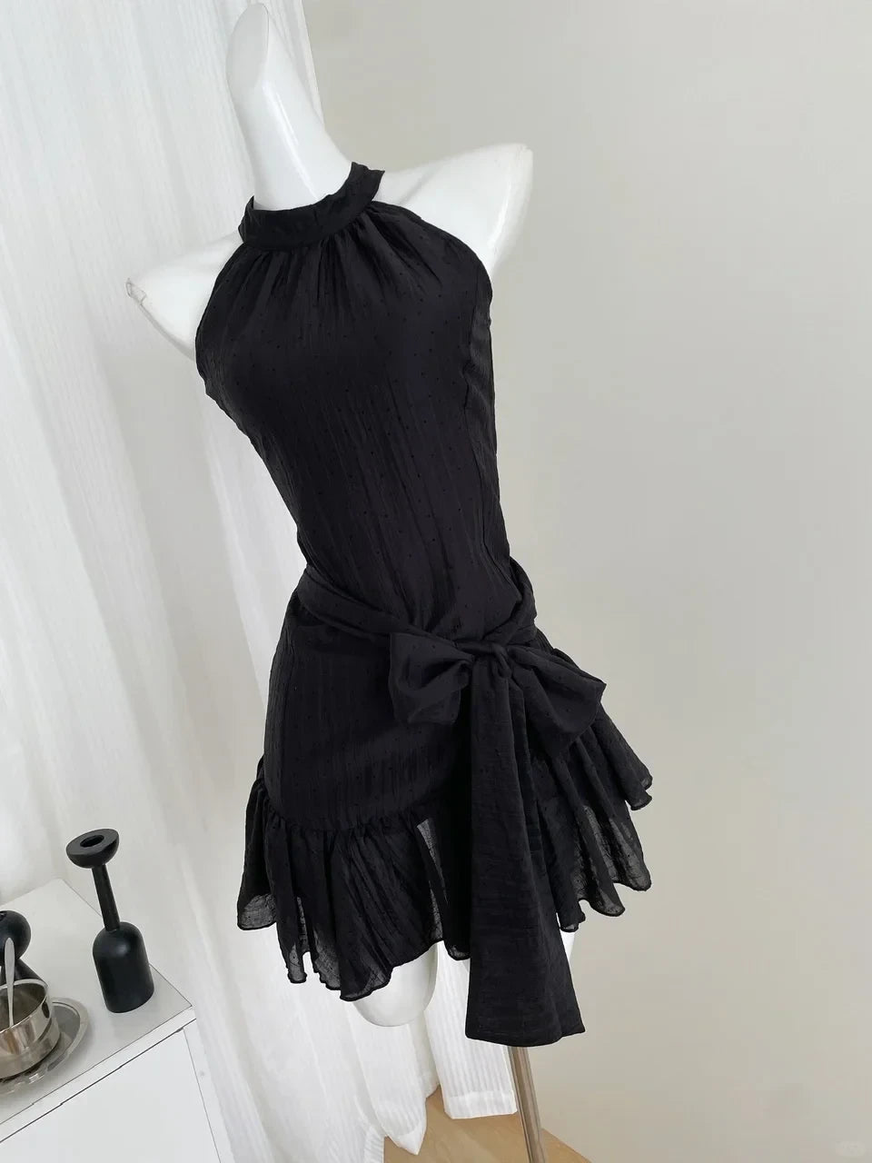 Chic A-Line Halter Ruffled Tie Wasit Black Short Homecoming Dress With Ruffle Hem