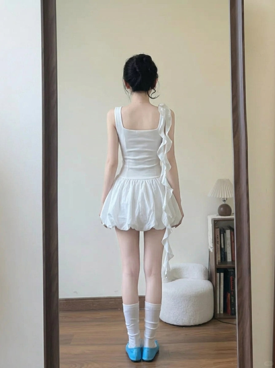 Chic A-Line Square Neck Ruffled White Mini Homecoming Dress With Bubble Hem