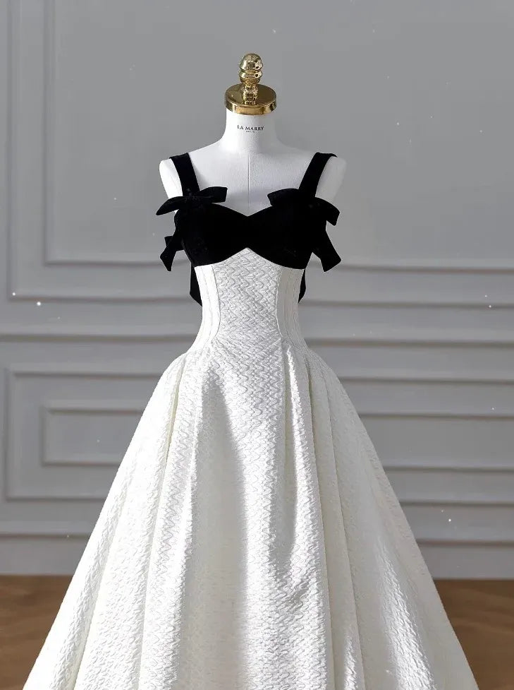 Dramatic Ballgown Sweetheart-Strap Sleeveless Bow-Accented White Maxi Prom Dress for Women Custom