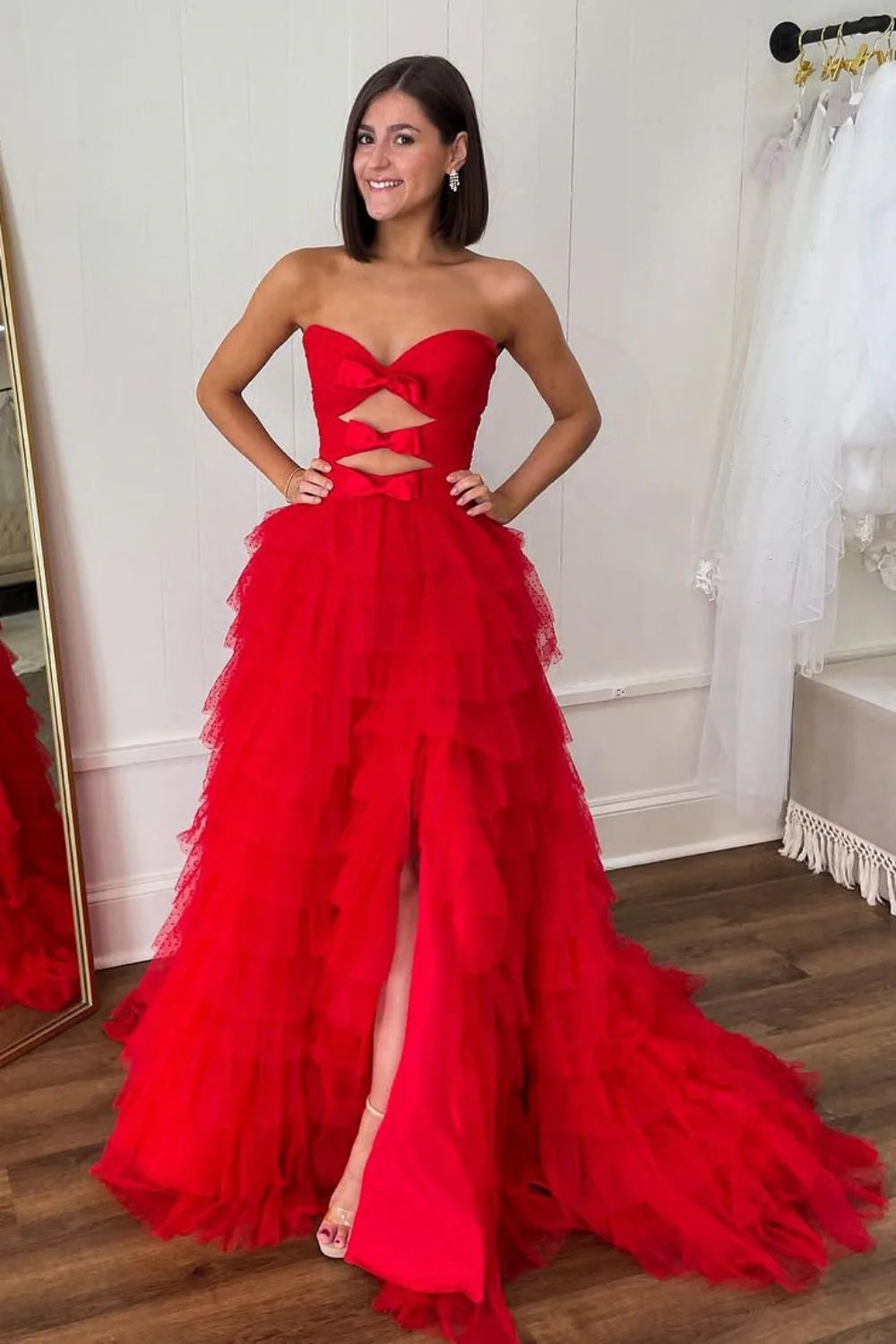Elegant red A-line prom dress with sweetheart neckline, bow details, tiered tulle skirt, and high slit.