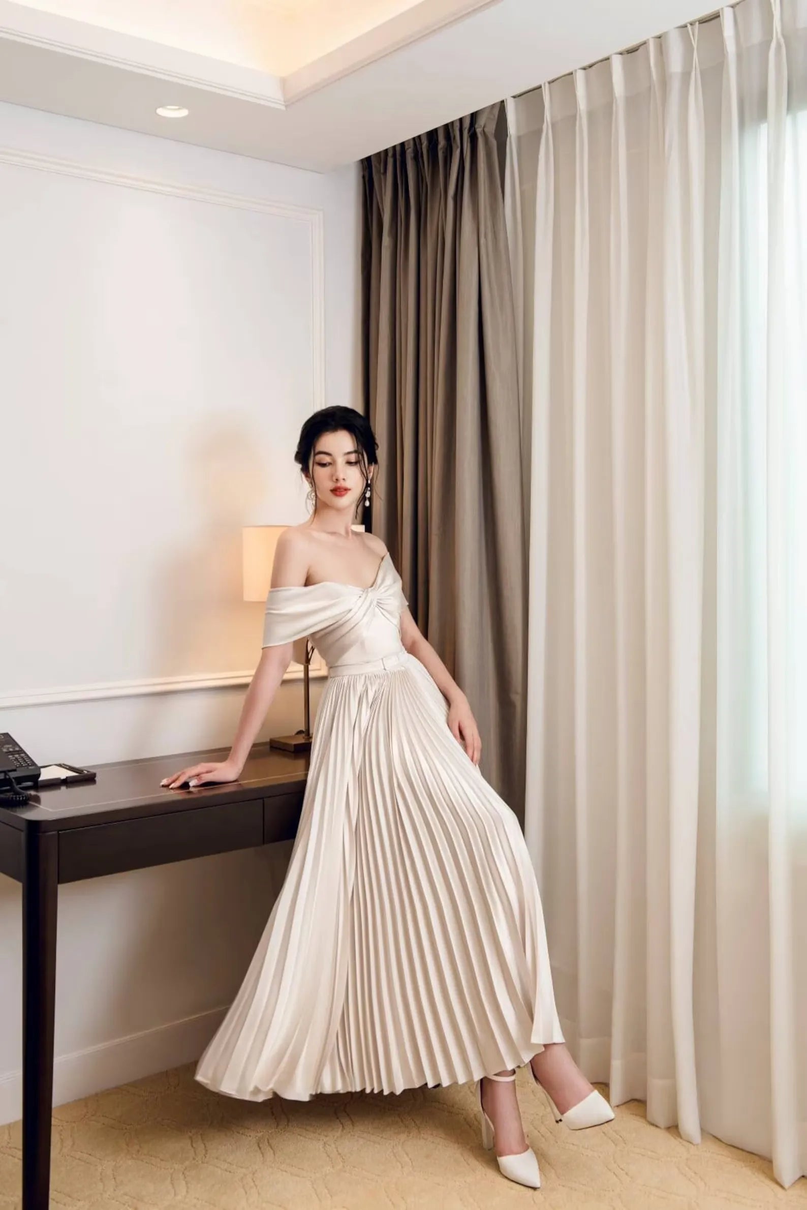 Elegant A-Line Off-the-Shoulder Pleated Ivory Midi Prom Dress For Female Guests