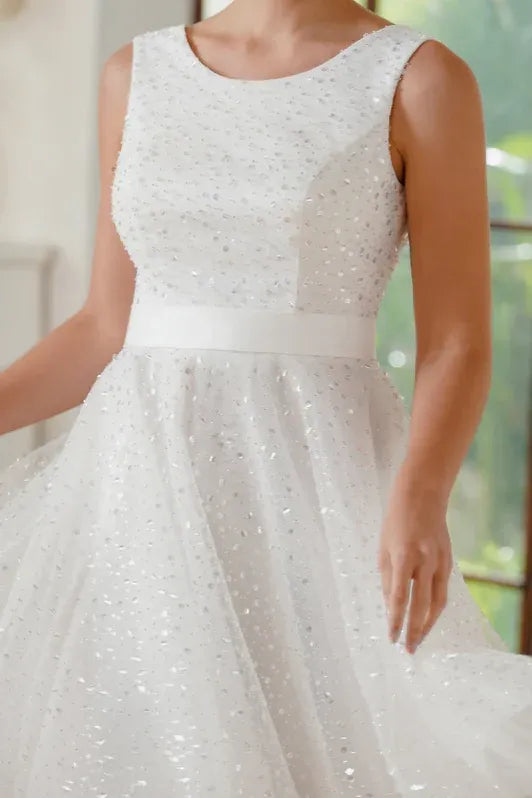 Elegant A-Line Scoop Neck Sequins White Knee-Length Homecoming Dress With Lace-Up Back