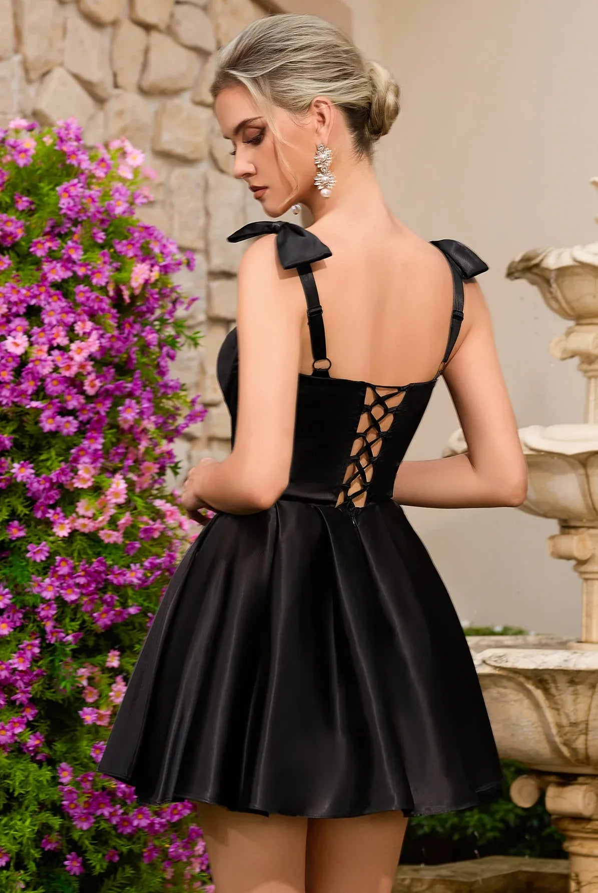 Elegant A-Line Sweetheart Bow Strap Corset Black Mini Homecoming Dress