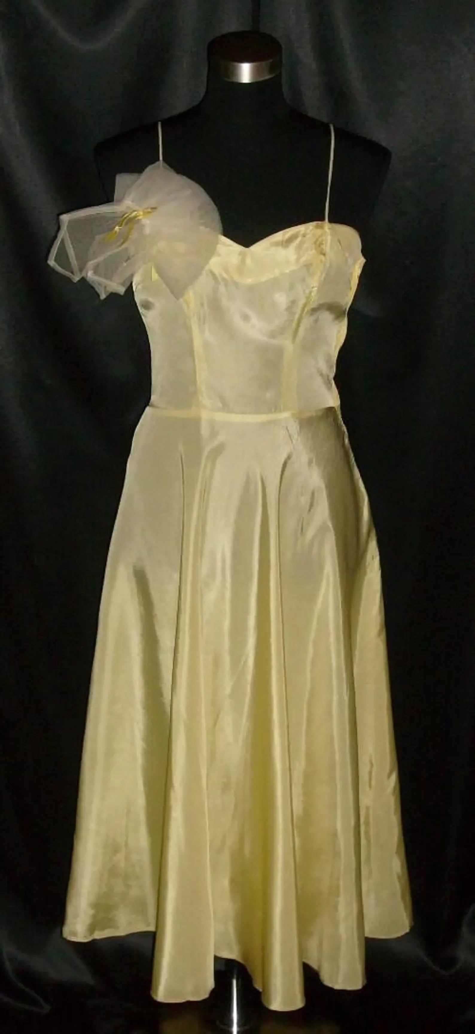 Elegant A-Line Sweetheart Spaghetti Straps Bow Satin Pale Yellow Midi Prom Dress