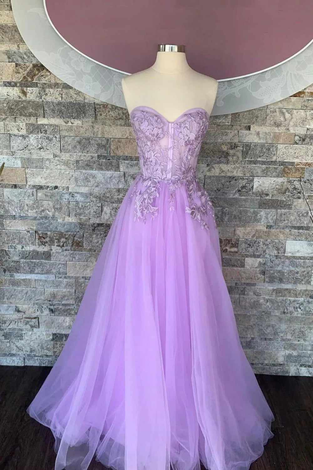 Elegant A Line Sweetheart Appliques Tulle Lavender Long Prom Dress
