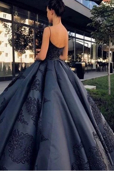 Elegant Ball Gown Spaghetti Straps Long Formal Prom Dress With Applique