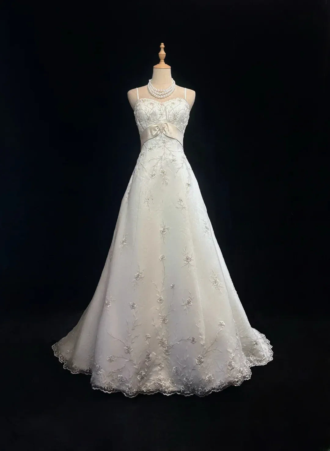 Elegant Ball Gown Sweetheart Neck Sleeveless Beaded Ivory Long Prom Dress For Women Custom