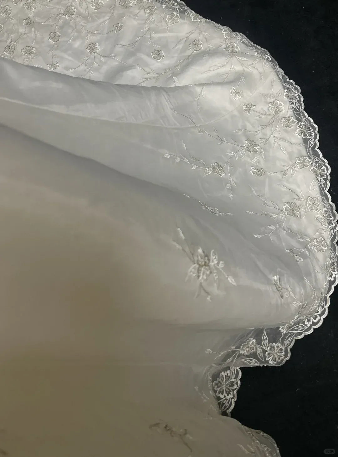 Elegant Ball Gown Sweetheart Neck Sleeveless Beaded Ivory Long Prom Dress For Women Custom