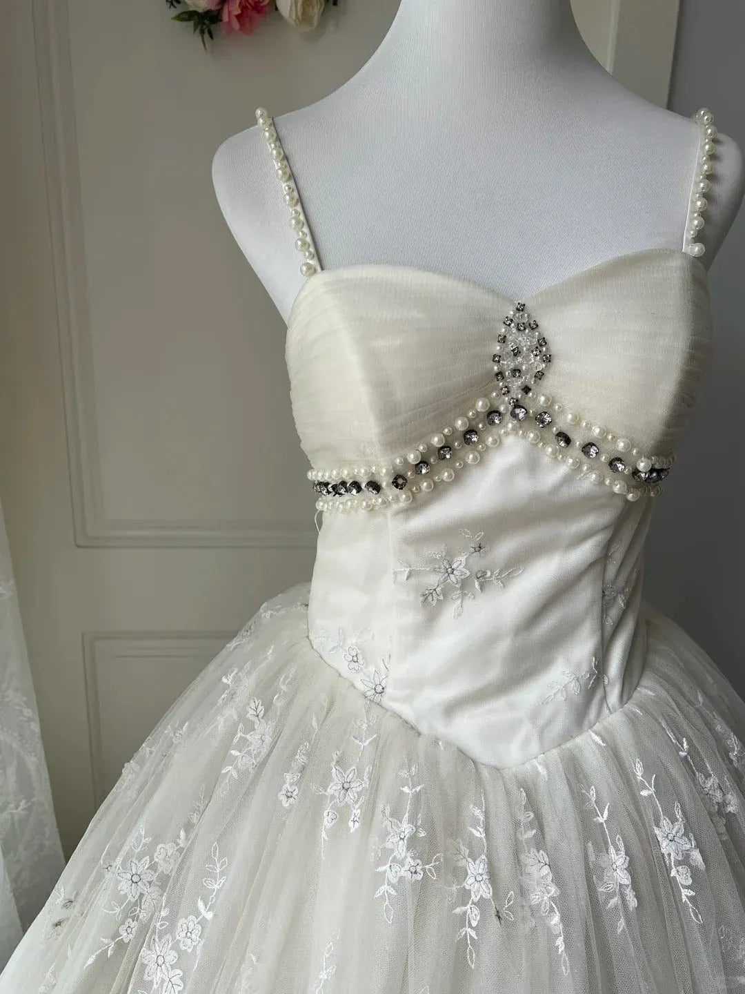 Elegant Ballgown Sweetheart Sleeveless Pearl-Accent Ivory Long Prom Dress for Women Ready to Ship
