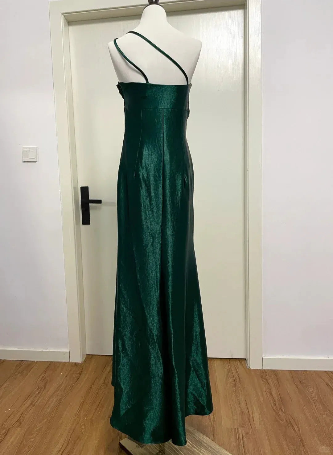 Elegant Mermaid One-Shoulder Flower-Accented Emerald-Green Maxi Prom Dress for Women ready to ship