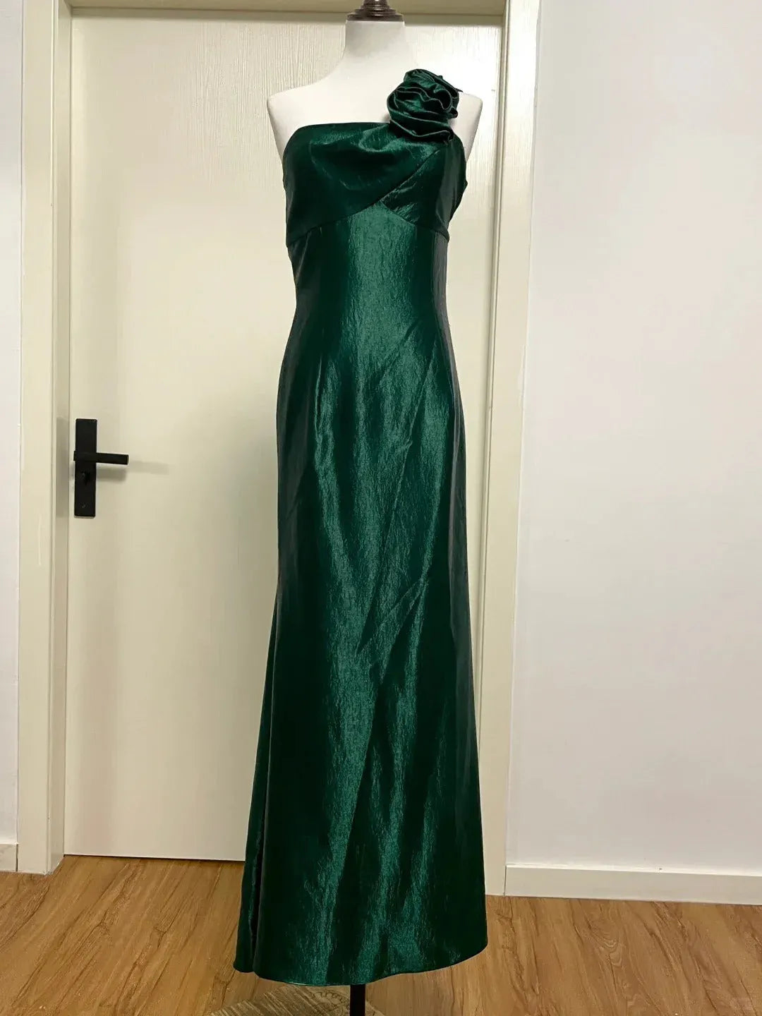 Elegant Mermaid One-Shoulder Flower-Accented Emerald-Green Maxi Prom Dress for Women ready to ship