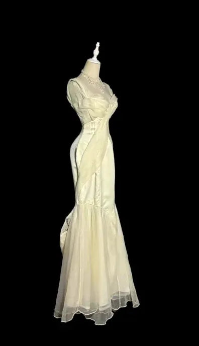 Elegant Mermaid Sweetheart Beaded Satin Chiffon Ivory Prom Dress For Women