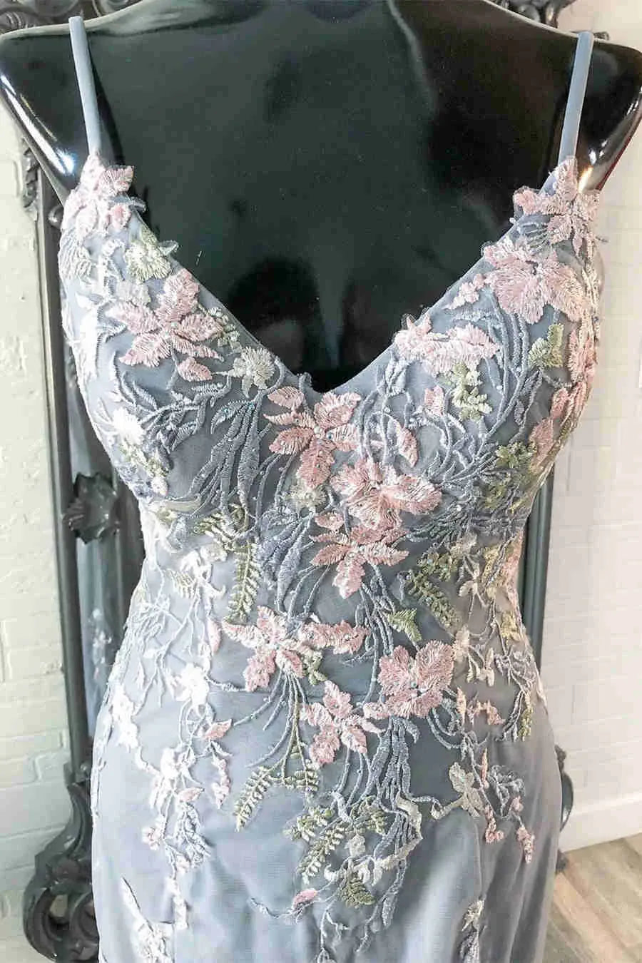 Elegant Mermaid/Trumpet Spaghetti Straps Sleeveless Appliques Sweep/Brush Train Prom Dress