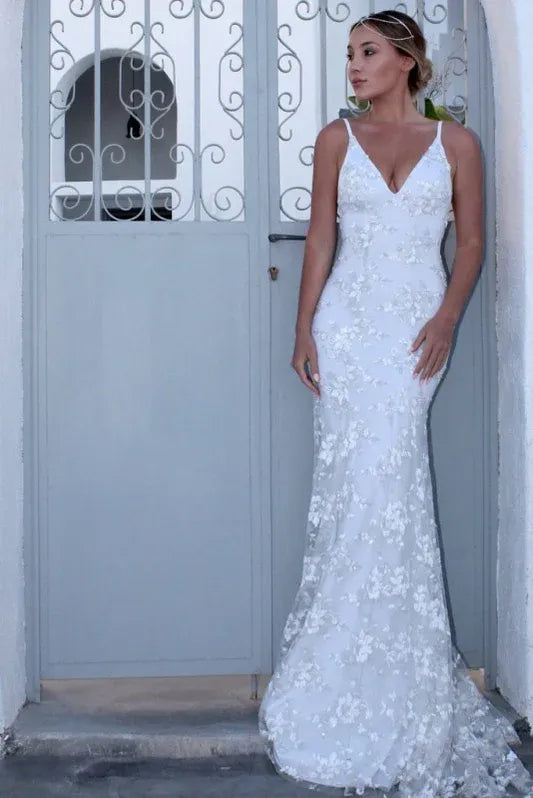 Elegant Mermaid V-Neck Floral Lace Applique White Prom Dress With Train