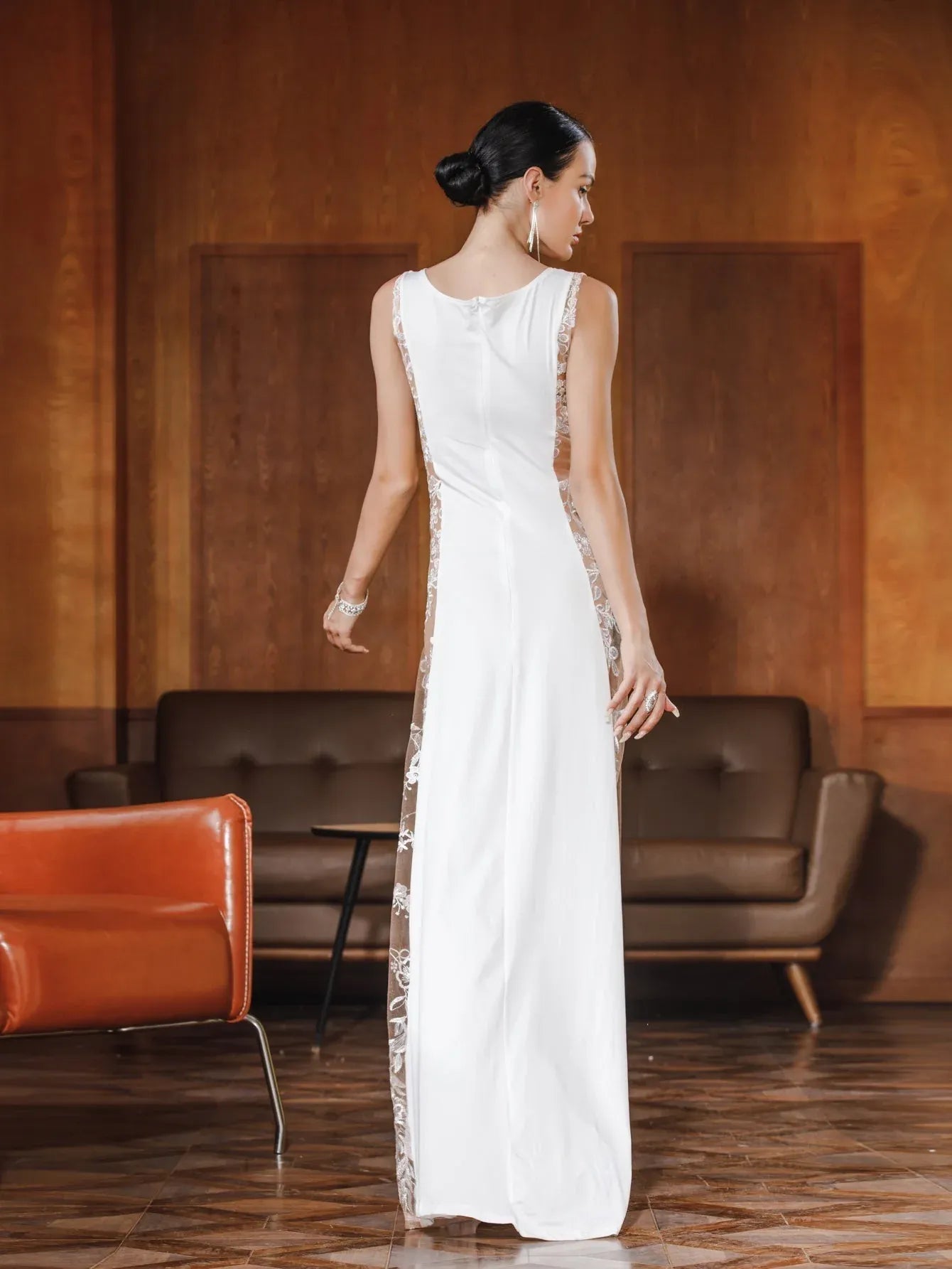 Elegant Satin Maxi Evening Dress White Scoop Sleeveless for Women
