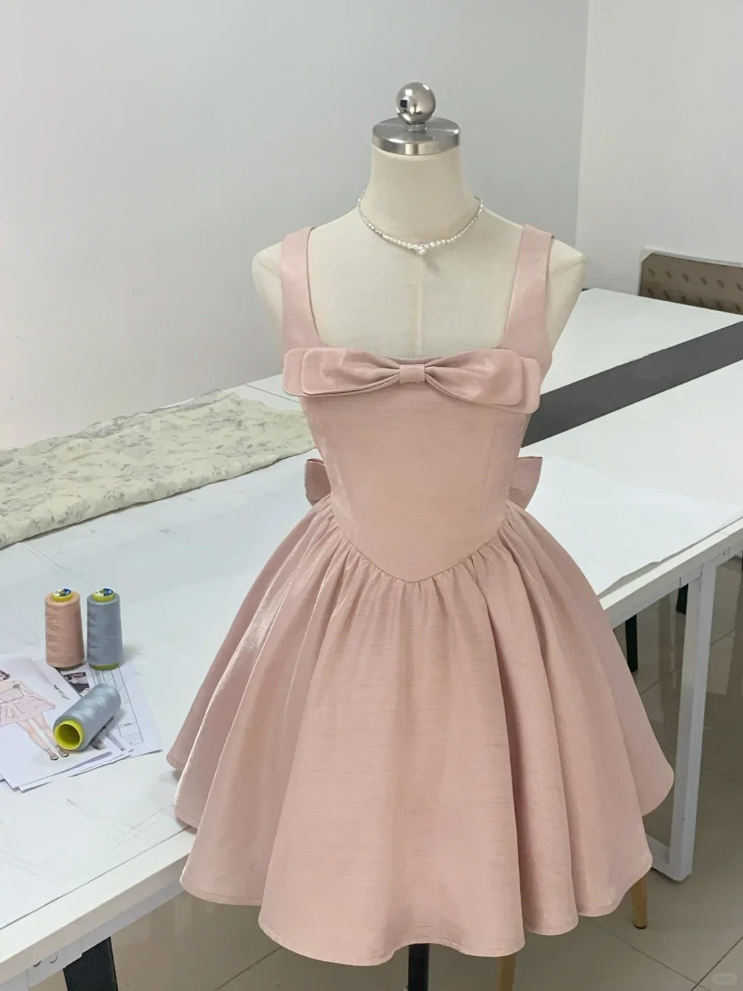 Elegant A-Line Square Neck Bow-Accent Pleated Pink Short Homecoming Dress