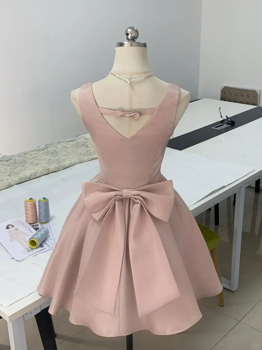 Elegant A-Line Square Neck Bow-Accent Pleated Pink Short Homecoming Dress