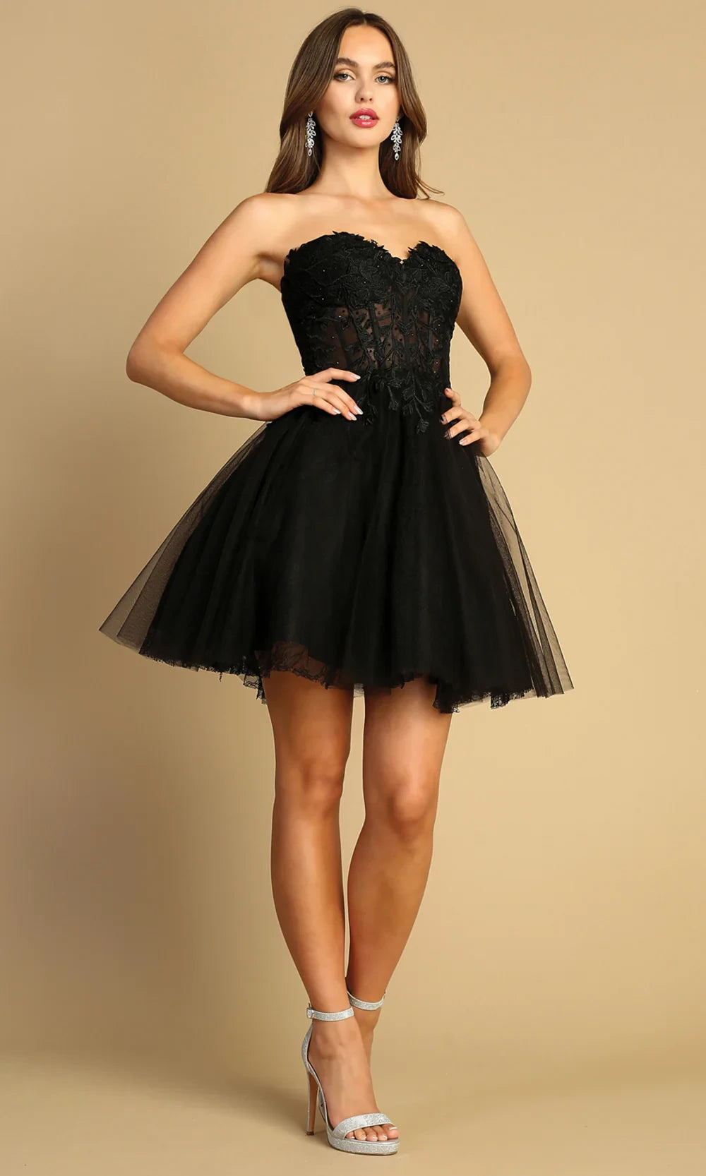 Elegant A-Line Sweetheart Lace Applique Black Short Homecoming Dress