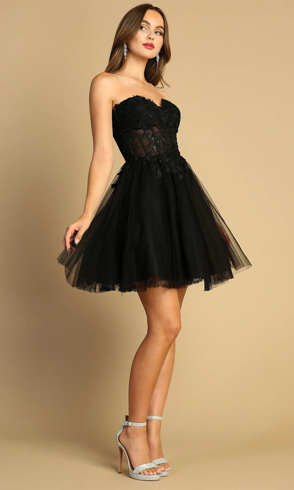 Elegant A-Line Sweetheart Lace Applique Black Short Homecoming Dress