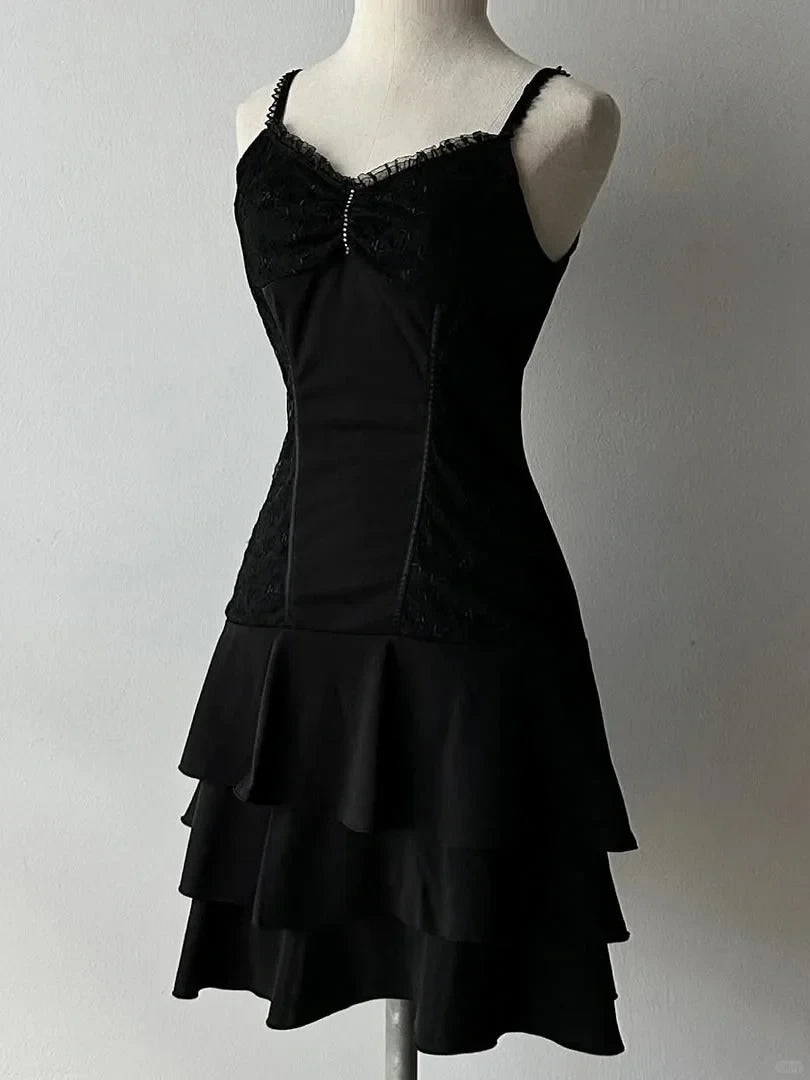 Elegant A-Line Sweetheart Lace Bodice Tiered Ruffle Black Short Homecoming Dresses