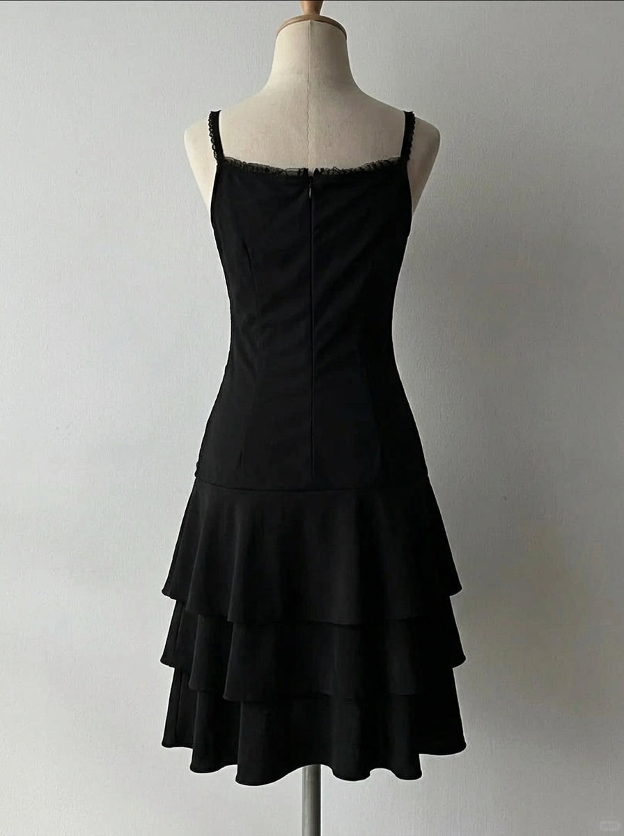 Elegant A-Line Sweetheart Lace Bodice Tiered Ruffle Black Short Homecoming Dresses