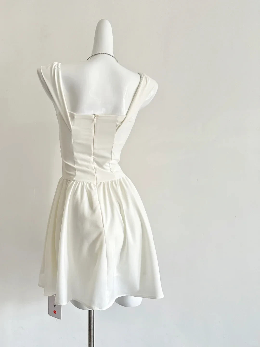 Elegant A-Line U Neck Bow-Accented Satin White Short Homecoming Dress