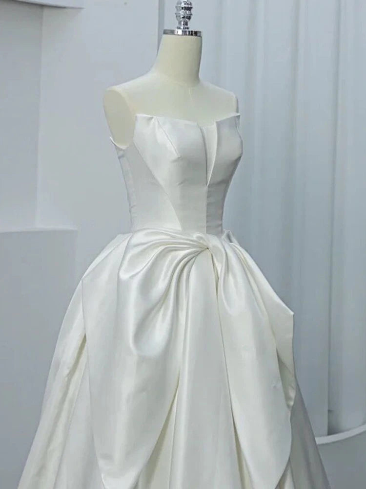 Elegant Ball Gown Strapless Bow-Accent Satin White Floor-Length Wedding Dress