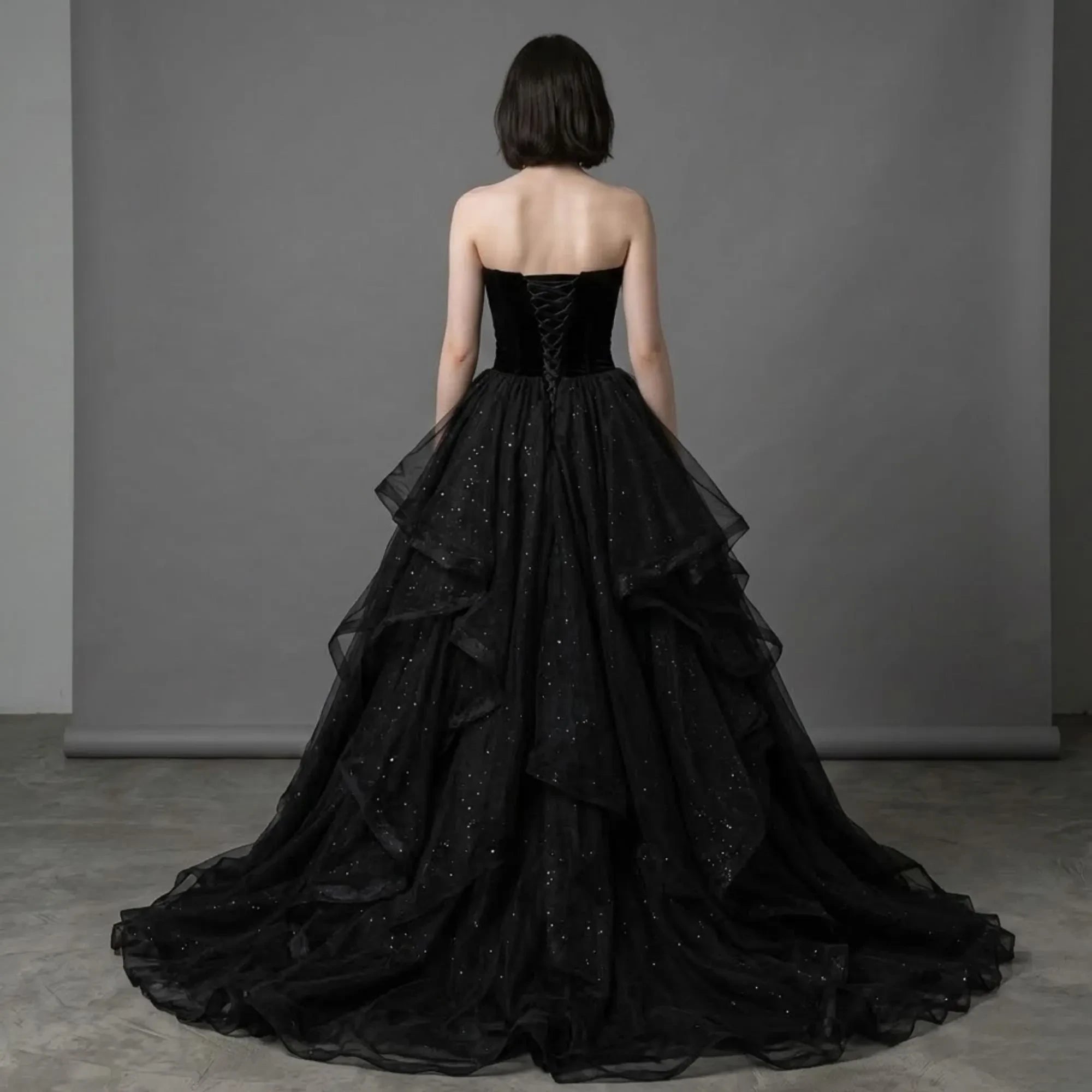 Elegant Ball Gown Sweetheart Layered Glittering Black Floor-length Prom Dress