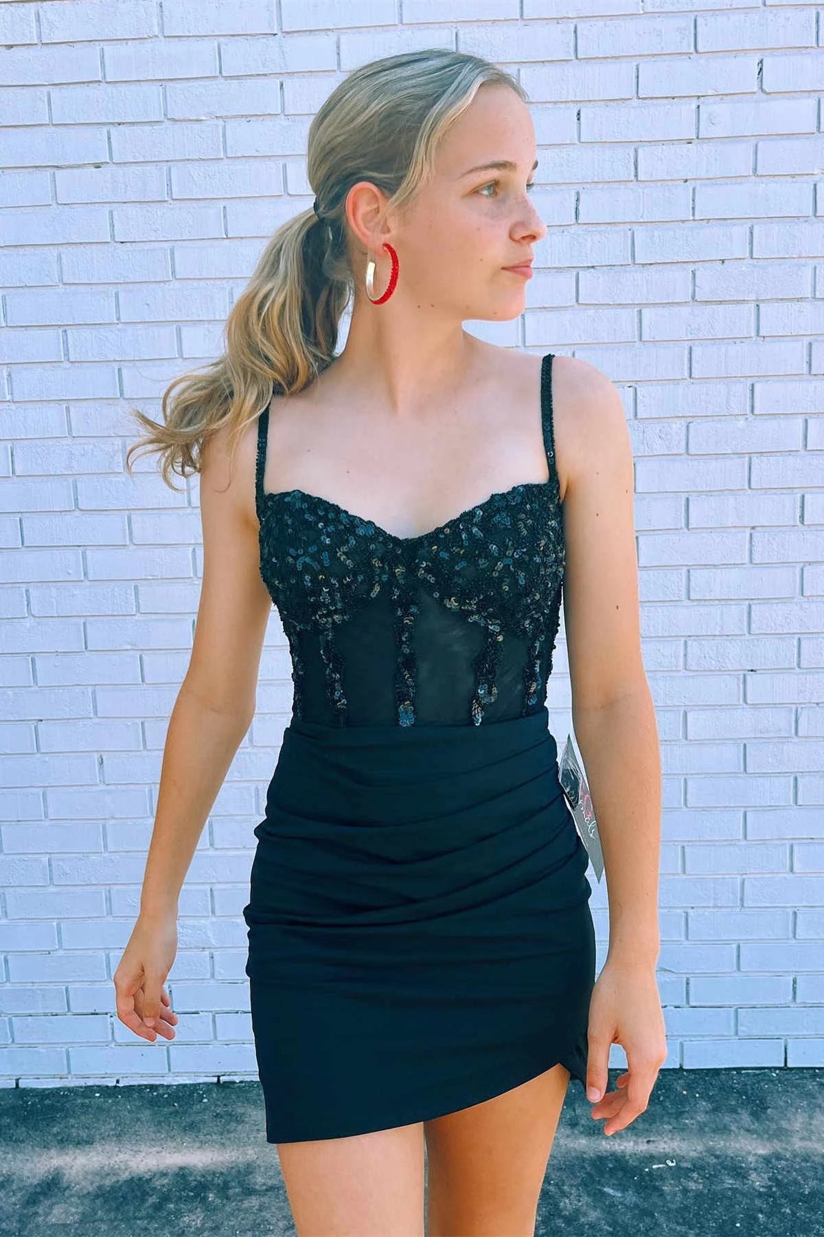 Elegant Fitted Sweetheart Corset Ruched Sequins Black Short Homecoming Dress