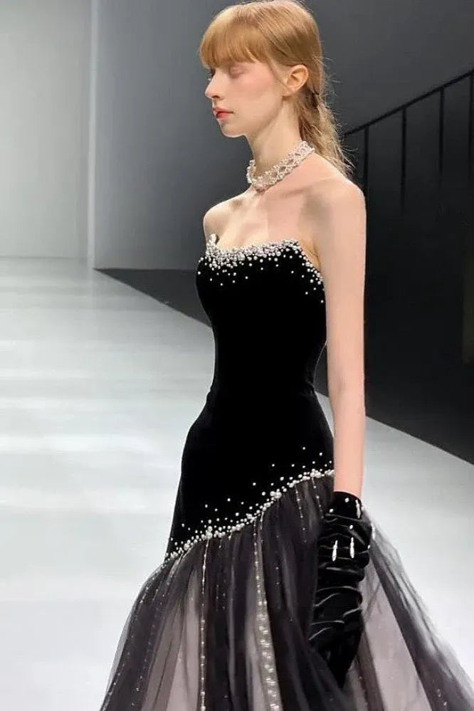 Enchanting A-line Strapless Velvet Tulle Black Floor-Length Prom Dress With Beaded