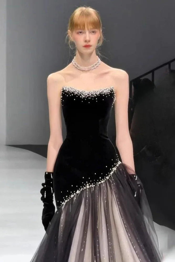 Enchanting A-line Strapless Velvet Tulle Black Floor-Length Prom Dress With Beaded