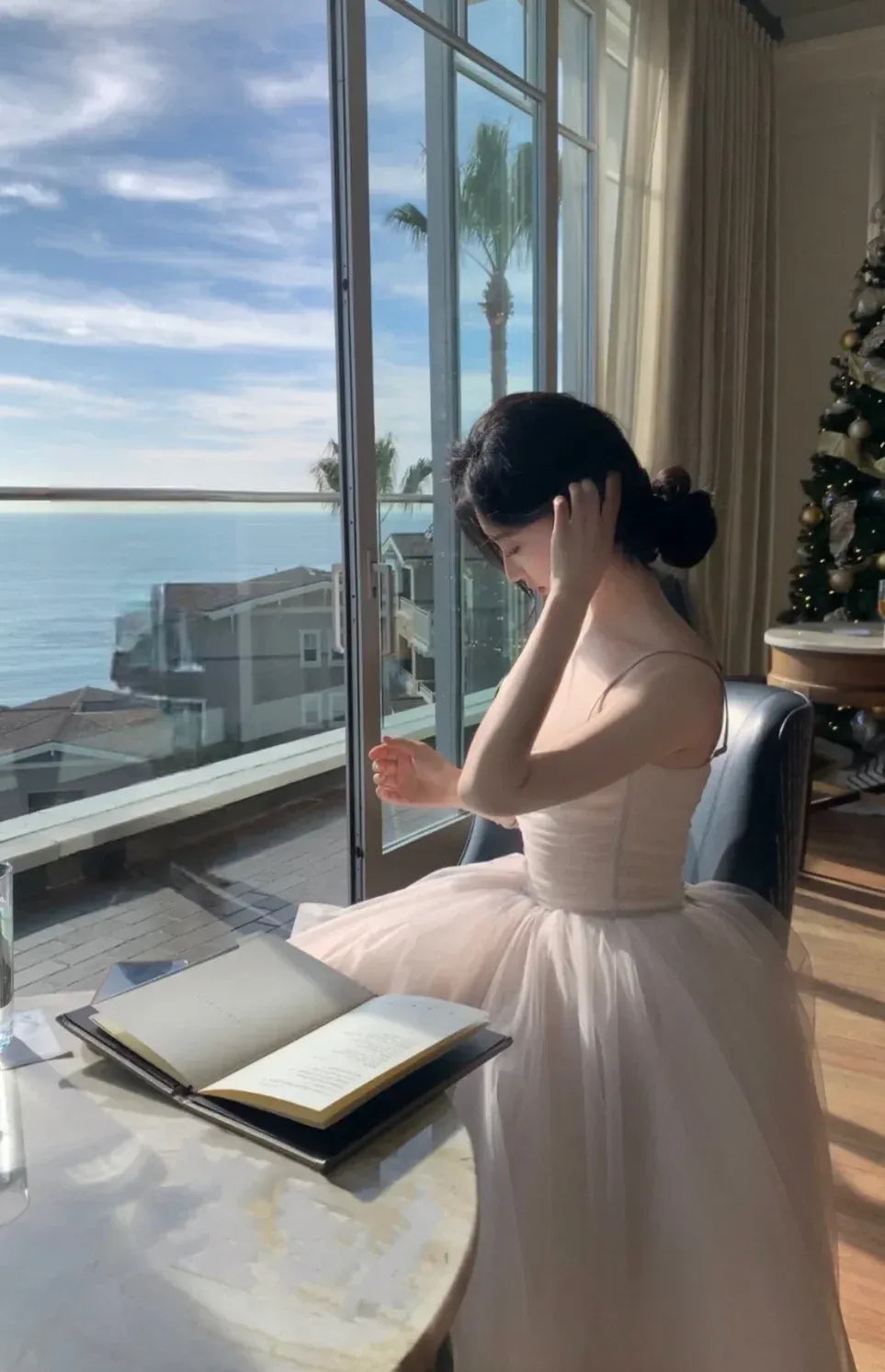 Ethereal Ballgown Square-Neck Spaghetti-Strap Tulle Champagne Floor-Length Evening Dress for Women